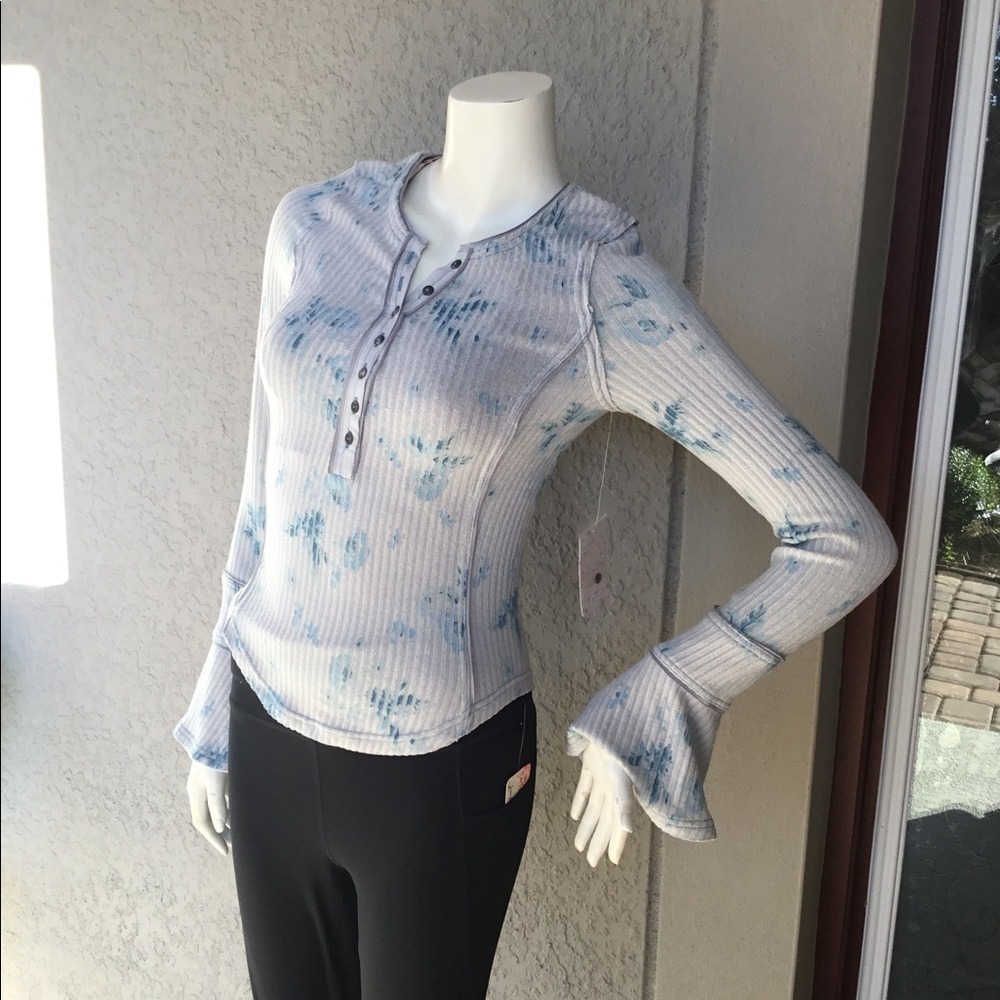 Free PEOPLE BELL SLEEVES‎ TOP